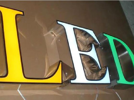 永川介绍LED招牌的基础知识。